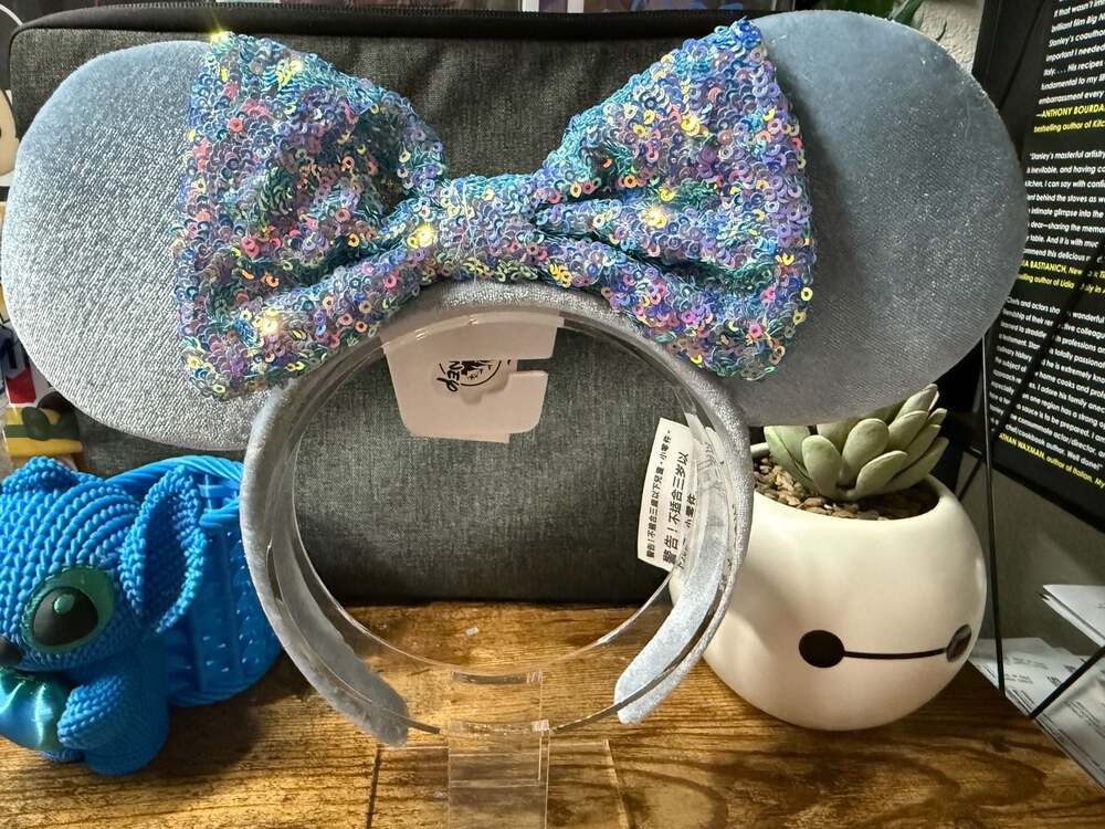 NWT Disney Parks Cornflower Blue Velvet Minnie Mouse Ear Headband